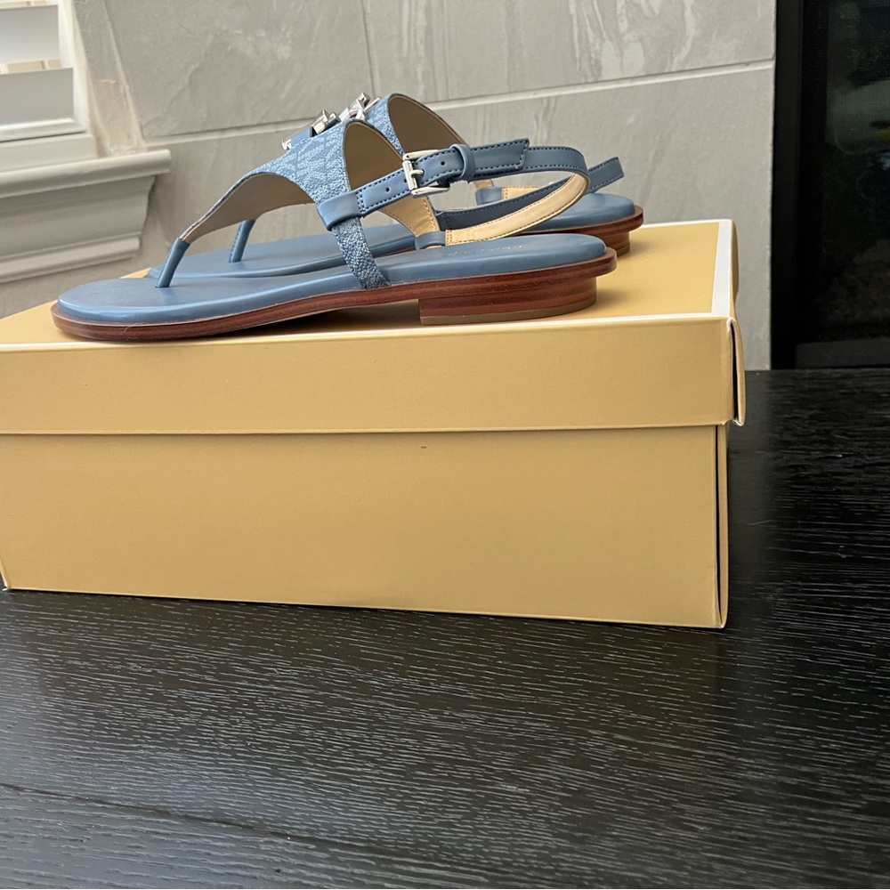 Michael Kors Parker Thong Sandals - Picture 4 of 6
